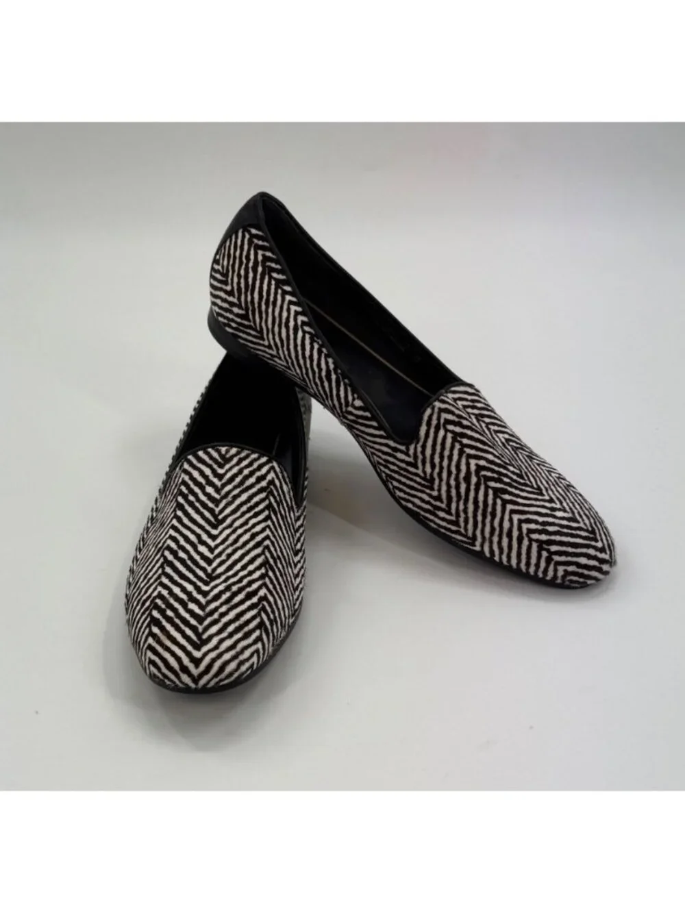 Vionic Willa Black & White Chevron Loafers Womens Size 9 Zebra Print Flats Ortho
